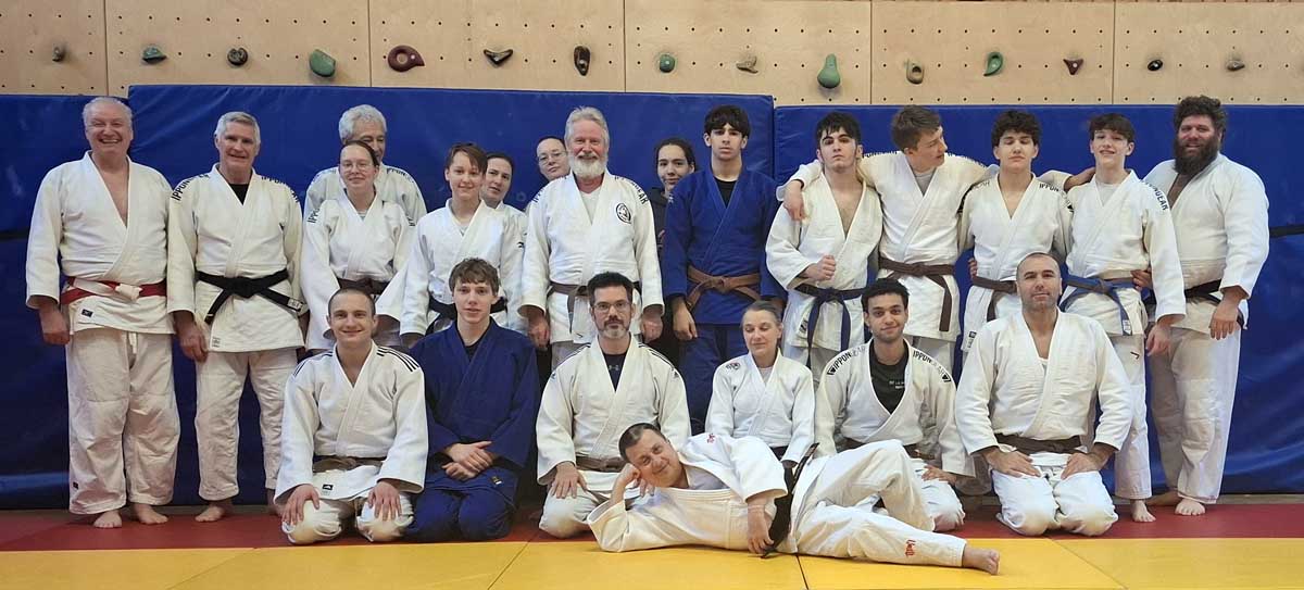 Gruppenbild der neuen ÜbungsleiterInnen 2025